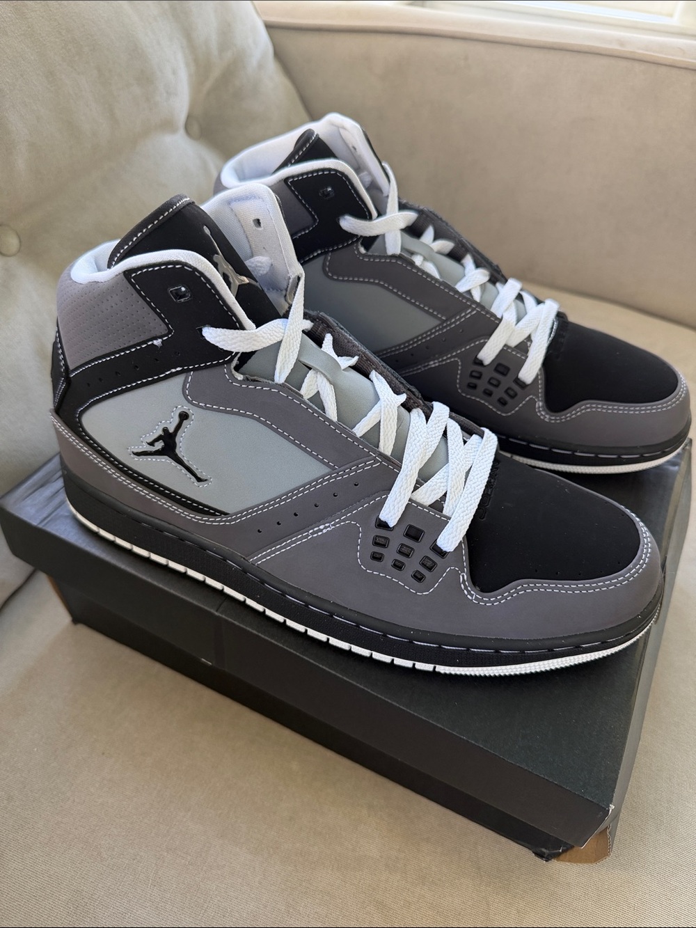 Jordan 1 Flight Men’s Sneakers in Light Graphite and Black